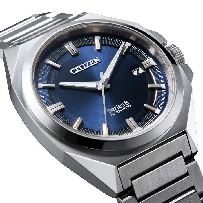 Citizen Series 8 automatisch horloge met blauwe wijzerplaat en zilveren armband