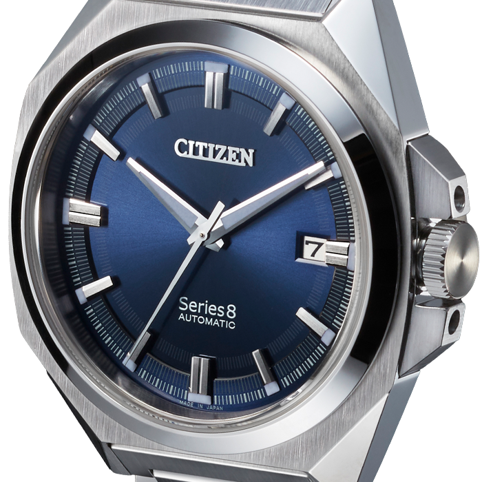 Citizen Series 8 automatisch horloge met blauwe wijzerplaat en zilveren wijzers.