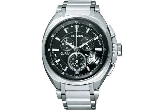 Citizen Attesa Eco-Drive horloge met zwarte wijzerplaat en zilveren armband.