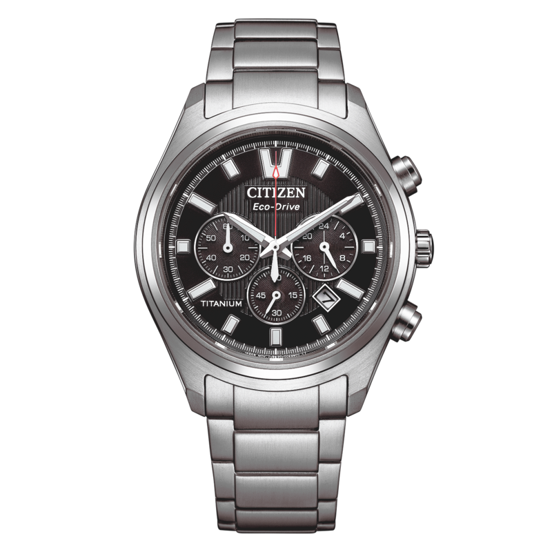 Een Citizen Eco-Drive chronograaf horloge van titanium met een zwarte wijzerplaat.