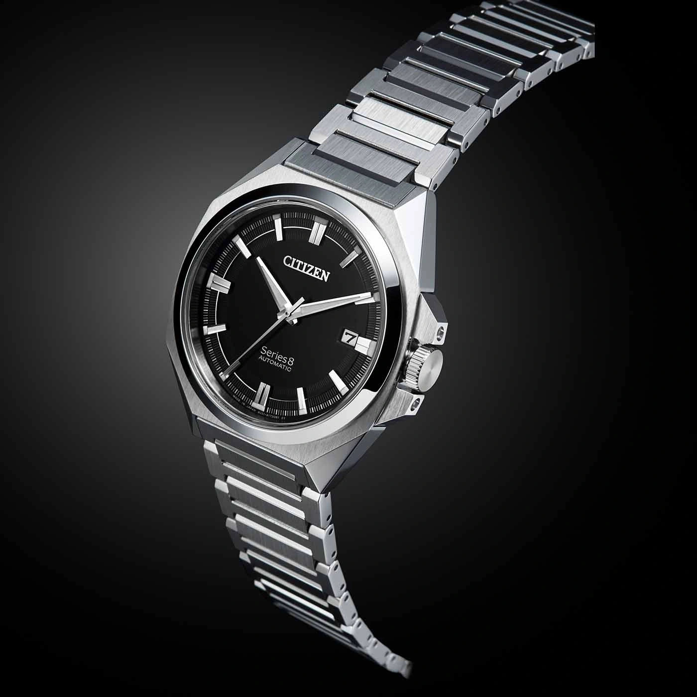 Citizen Series 8 automatische horloge met zwarte wijzerplaat en zilveren armband