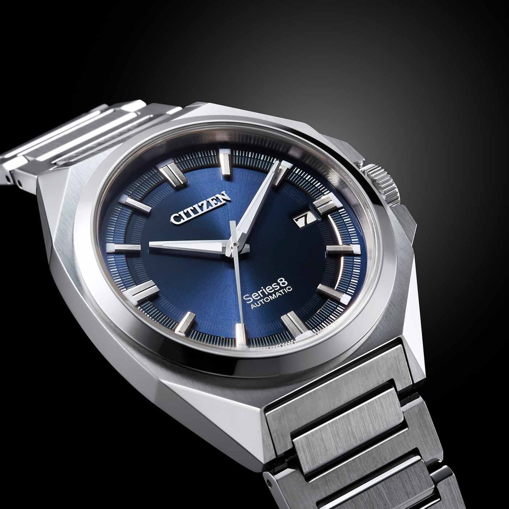 Citizen Series 8 automatisch horloge met blauwe wijzerplaat en zilveren armband
