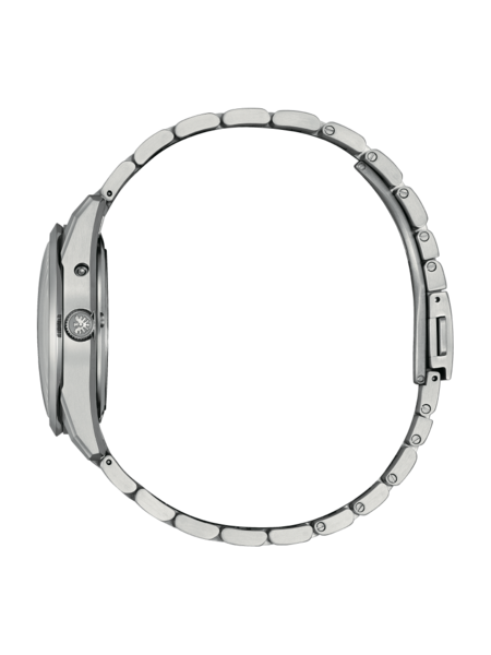 Zijaanzicht van een zilveren polshorloge met metalen band op een zwarte achtergrond.