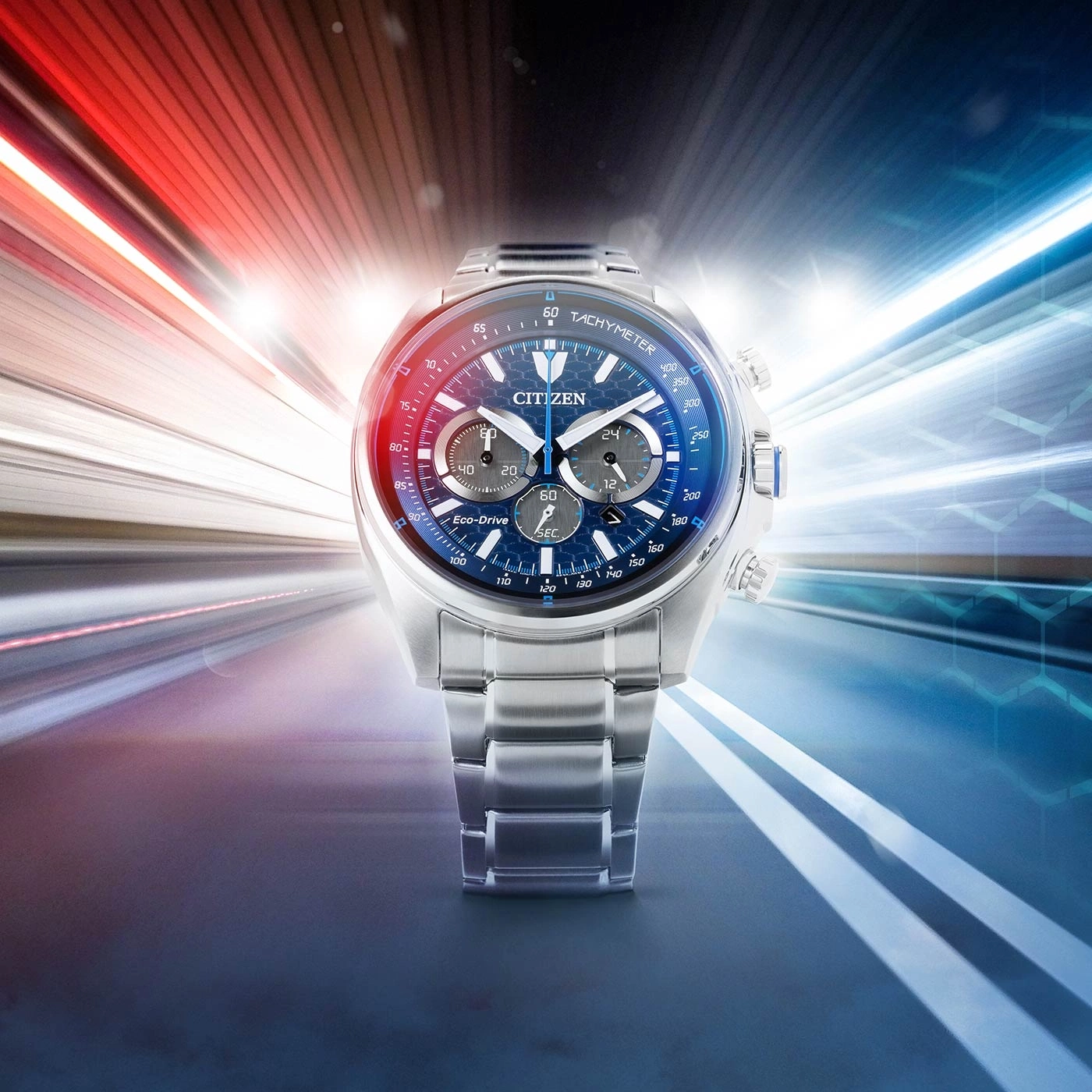 Citizen horloge met blauwe wijzerplaat en zilveren band, tachymeter, Eco-Drive, snelheidslijnen.
