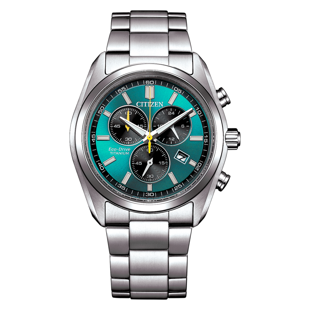Close-up van een zilveren Citizen Eco-Drive Titanium horloge met een teal wijzerplaat.