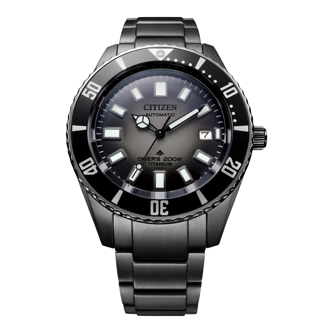 Zwart Citizen horloge met zwarte bezel en titanium band.