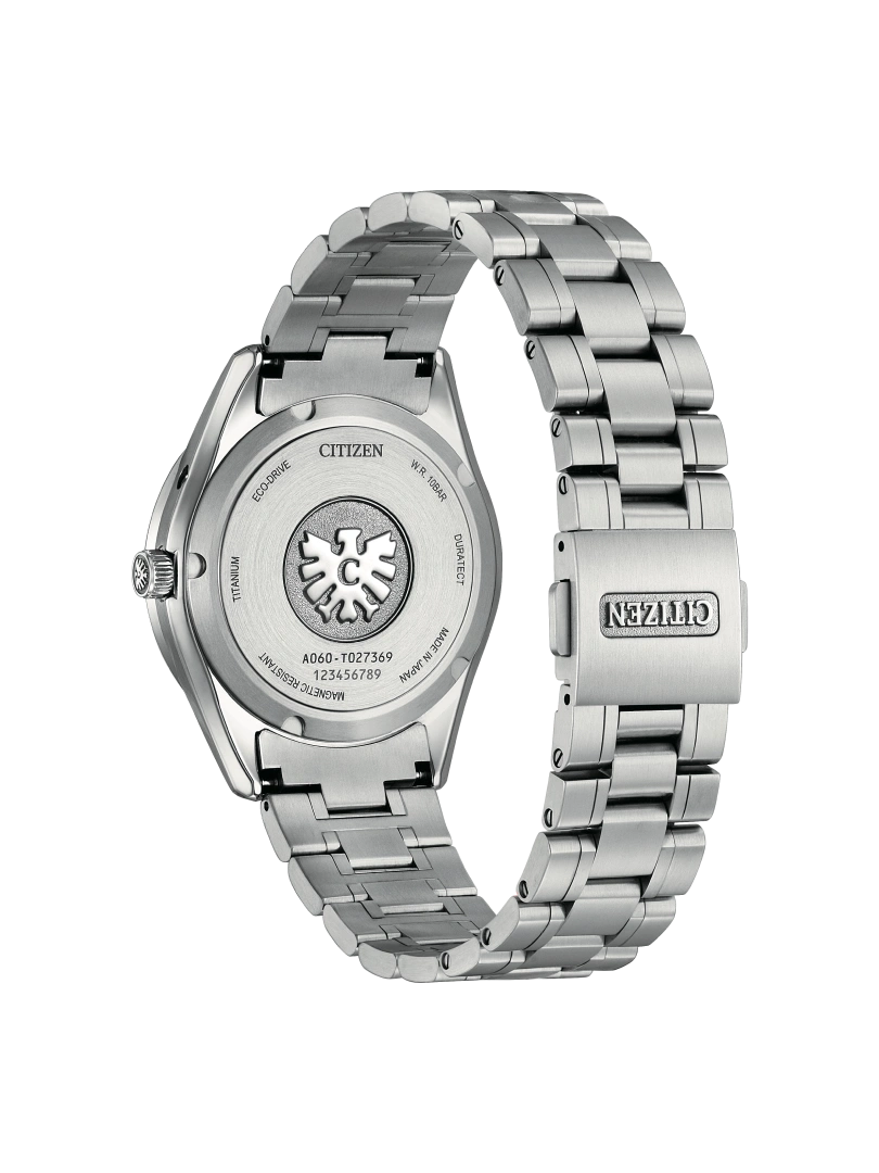 Citizen horlogerug met details: Eco-Drive, Titanium, Made in Japan en meer.