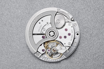 Horlogemechanisme met tandwielen en Citizen Watch Co. markeringen, Japan.