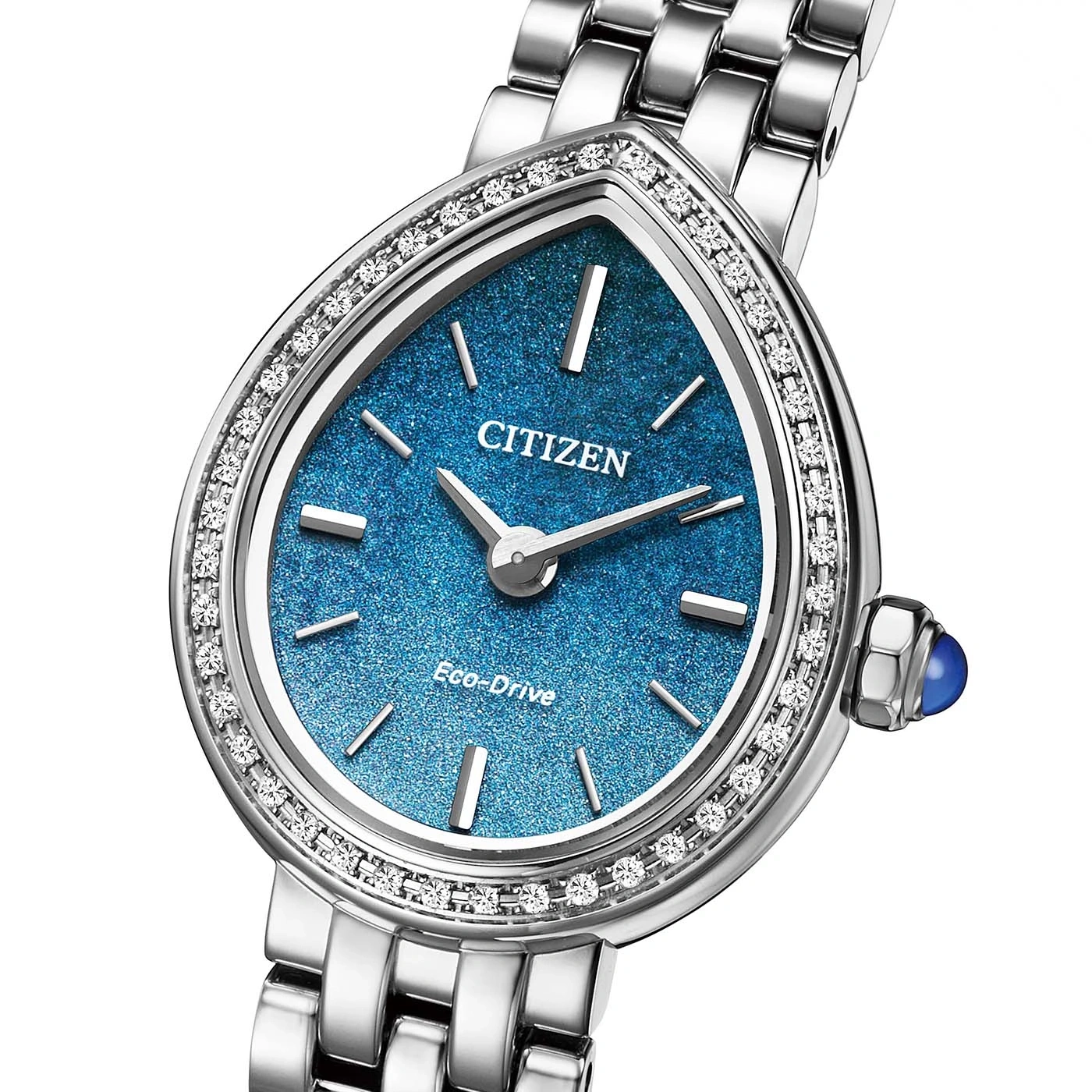 Een close-up van een met diamanten ingelegde Citizen Eco-Drive horloge met een blauwe wijzerplaat.