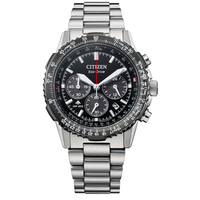 Een Citizen Eco-Drive horloge met zwarte wijzerplaat en metalen band.