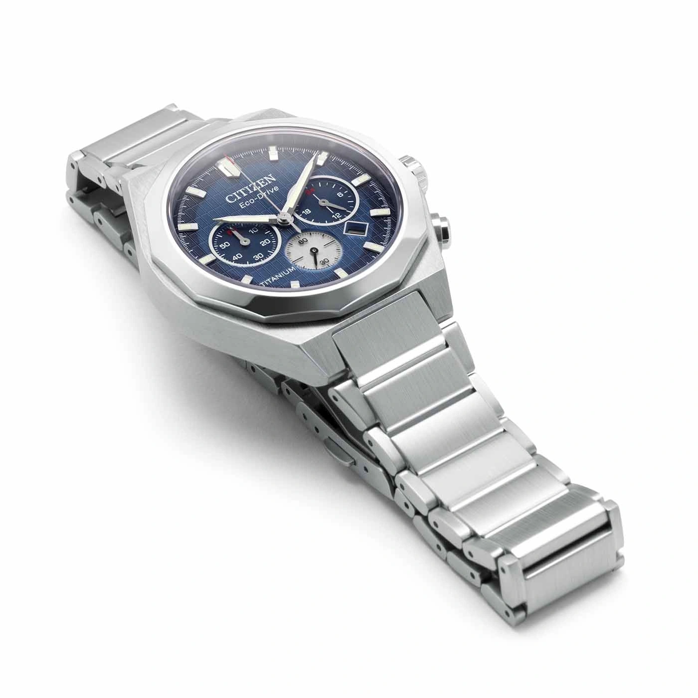 Citizen Eco-Drive titanium horloge met blauwe wijzerplaat en zilveren armband