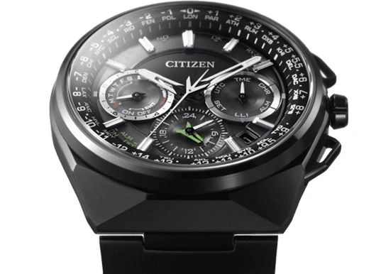 Citizen horloge met meerdere wijzerplaten en tijdzone-indicatoren, zwart design.