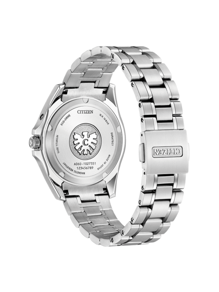 Achterkant van Citizen horloge met details: Eco-Drive, titanium, magnetisch, en meer.