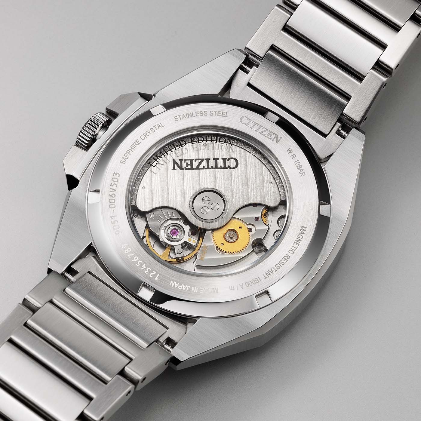 Citizen horlogekast met saffierkristal, roestvrij staal en magnetische weerstand.