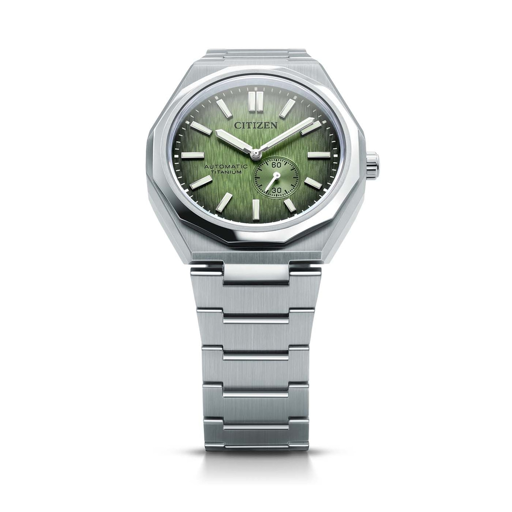 Citizen horloge met groene wijzerplaat en titanium band, automatisch uurwerk.