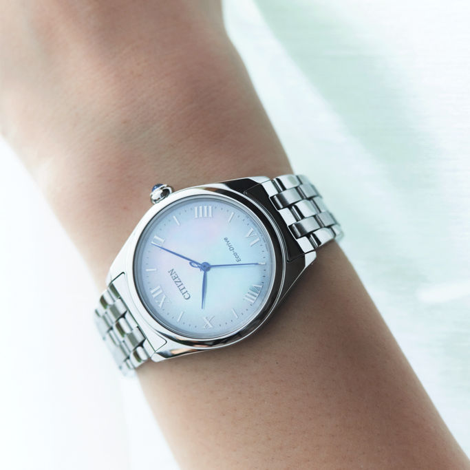 Citizen horloge om de pols, zilveren armband, witte wijzerplaat, Romeinse cijfers, Eco-Drive