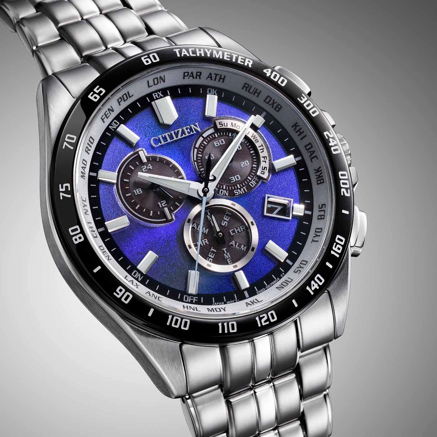 Citizen horloge met blauwe wijzerplaat en zilveren band, tachymeter, chronograaf.