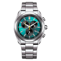 Close-up van een zilveren Citizen Eco-Drive Titanium horloge met een teal wijzerplaat.