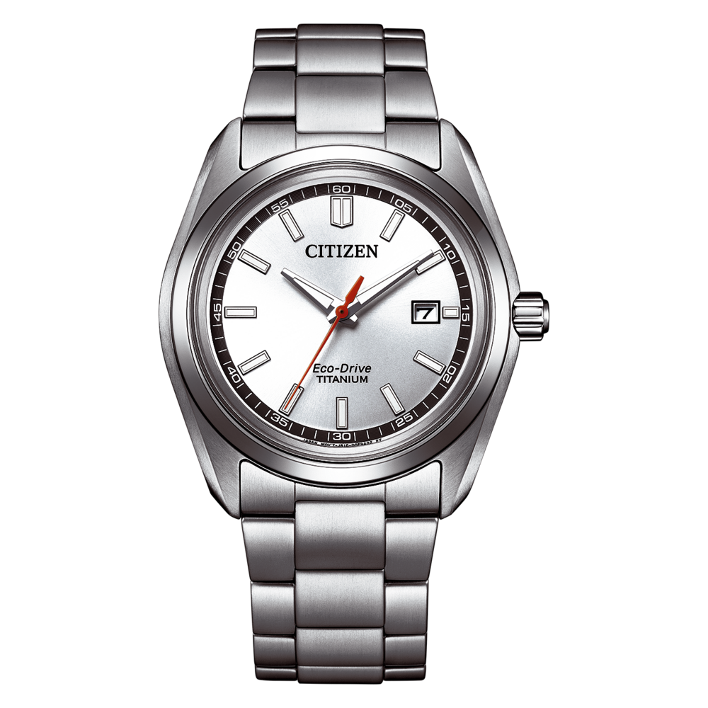 Een zilveren Citizen Eco-Drive Titanium horloge met een witte wijzerplaat.