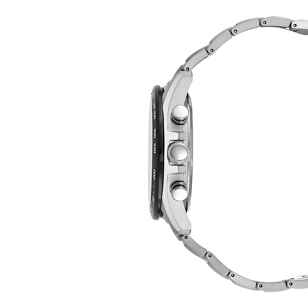 Zijaanzicht van een zilveren polshorloge met zwarte wijzerplaat en metalen band.