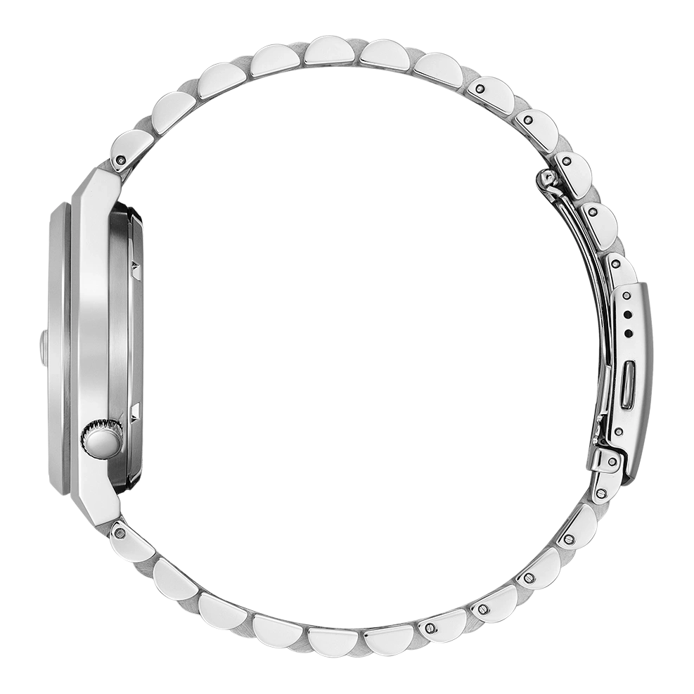 Zijaanzicht van een zilveren polshorloge met metalen band, elegant design.