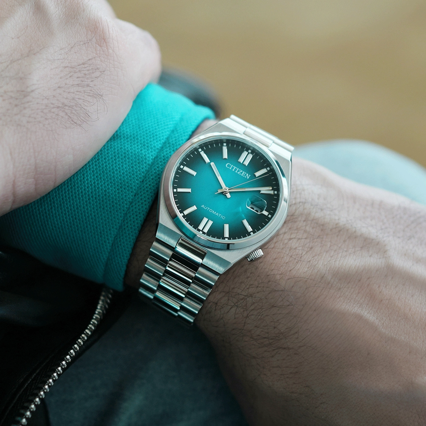 Citizen horloge om de pols, teal wijzerplaat, zilveren armband, automatisch uurwerk