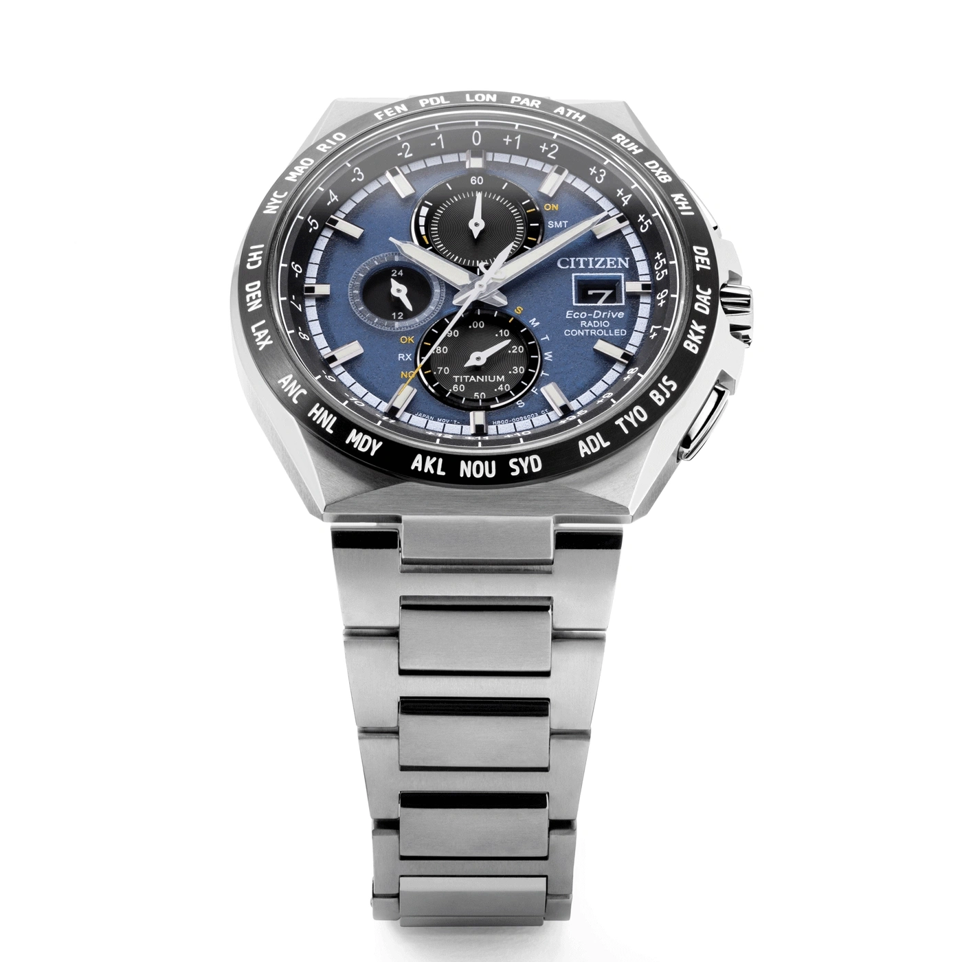 Citizen horloge met blauwe wijzerplaat, titanium, radiogestuurd, tijdzones.