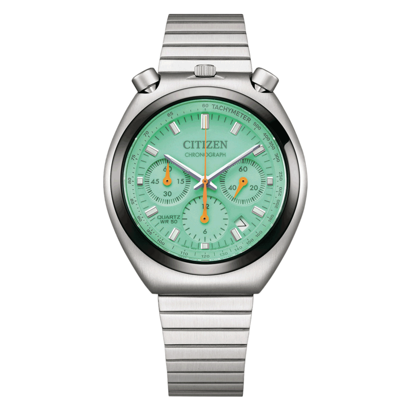 Een muntgroen Citizen chronograaf horloge met een roestvrijstalen band.