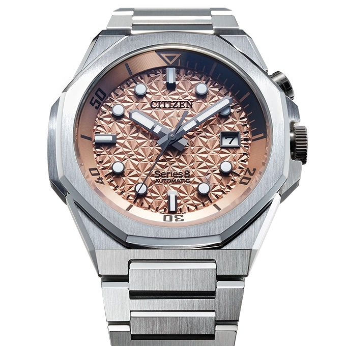 Citizen Series 8 automatisch horloge met geometrische wijzerplaat en stalen armband.
