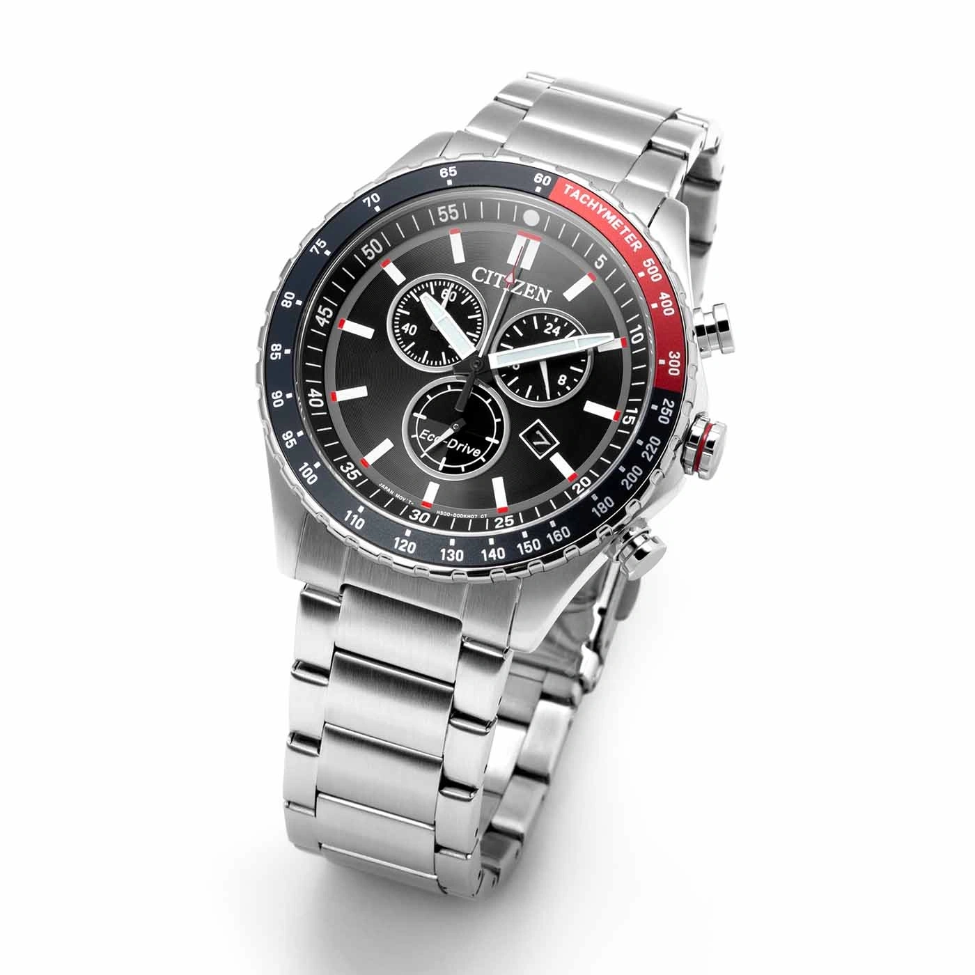 Een Citizen Eco-Drive chronograaf horloge met zwarte wijzerplaat en roestvrijstalen band.