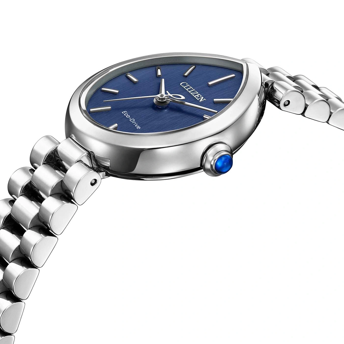 Close-up van een zilveren Citizen Eco-Drive horloge met blauwe wijzerplaat.