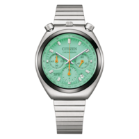 Een muntgroen Citizen chronograaf horloge met een roestvrijstalen band.