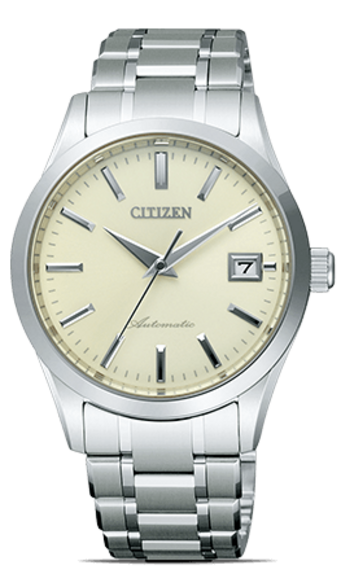 Citizen automatisch horloge met zilveren band en crème wijzerplaat, datumweergave.