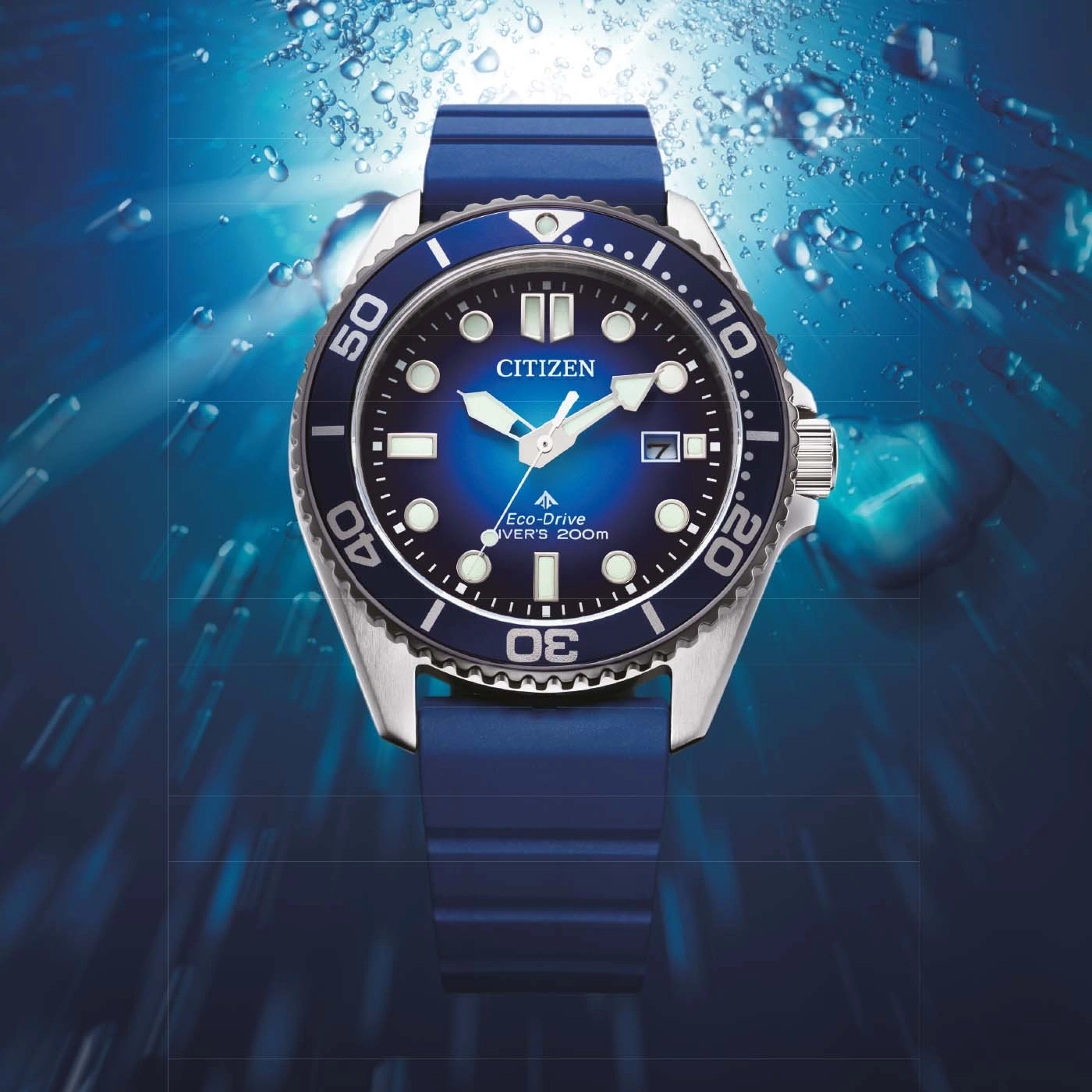 Blauw Citizen Eco-Drive duikhorloge met rubberen band onder water