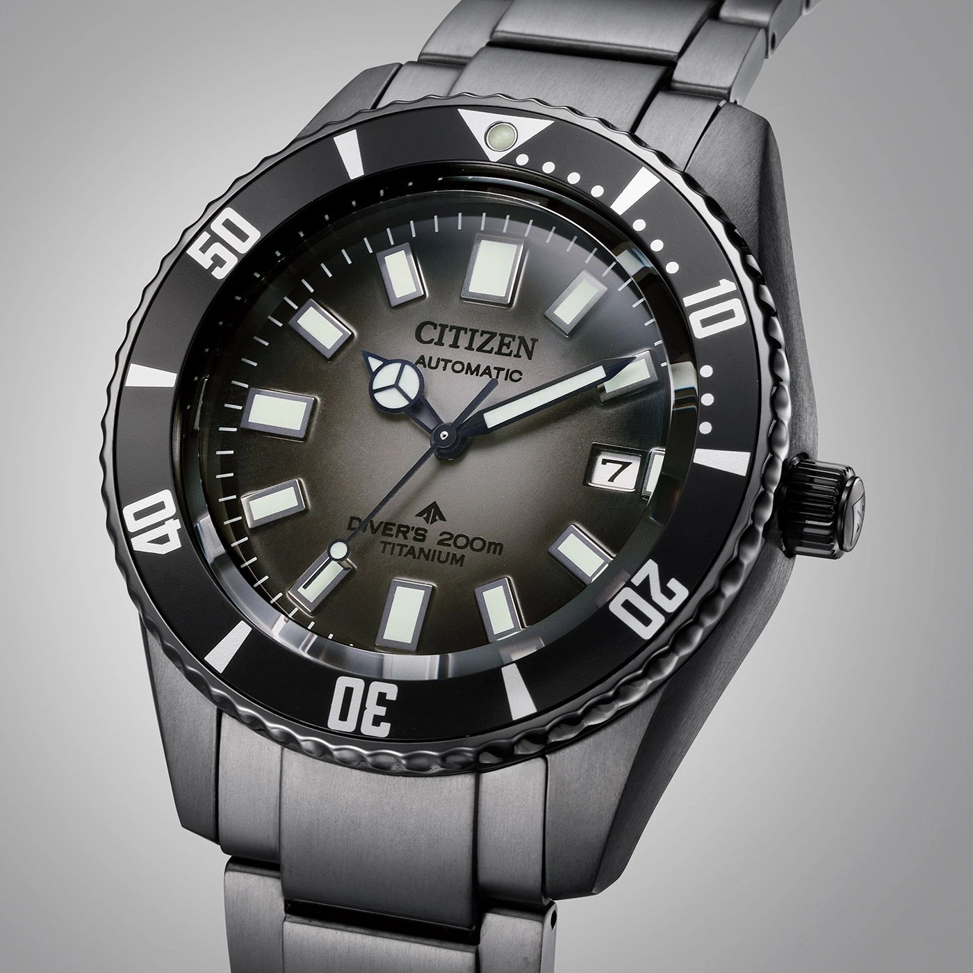 Citizen horloge, zwarte bezel, titanium, duikershorloge, automatisch, grijze wijzerplaat, datumweergave