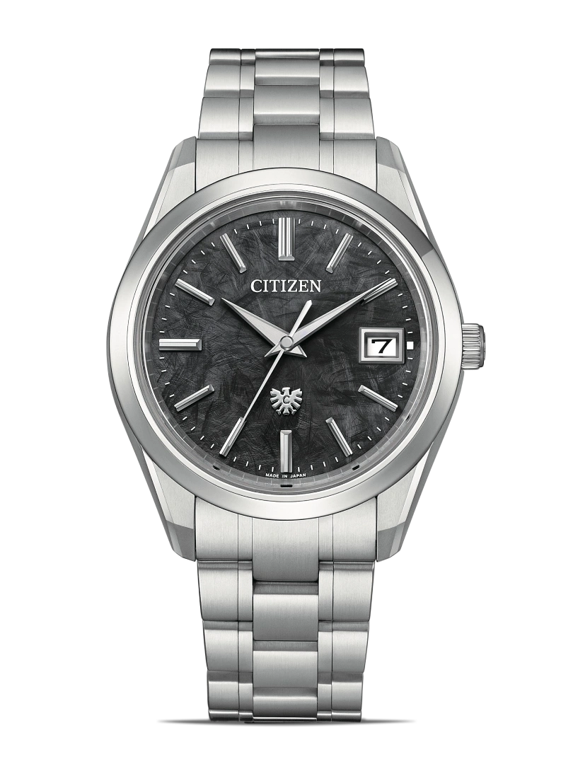 Citizen horloge met zwarte textuur wijzerplaat en zilveren armband