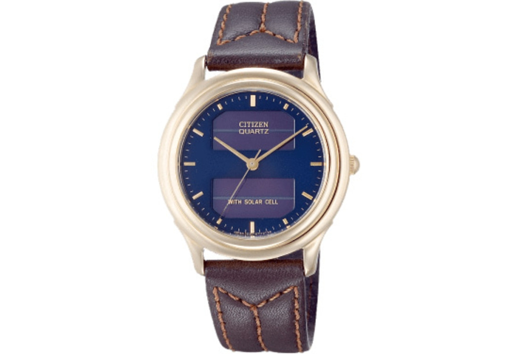 Citizen Quartz horloge met een blauwe wijzerplaat en bruine leren band.