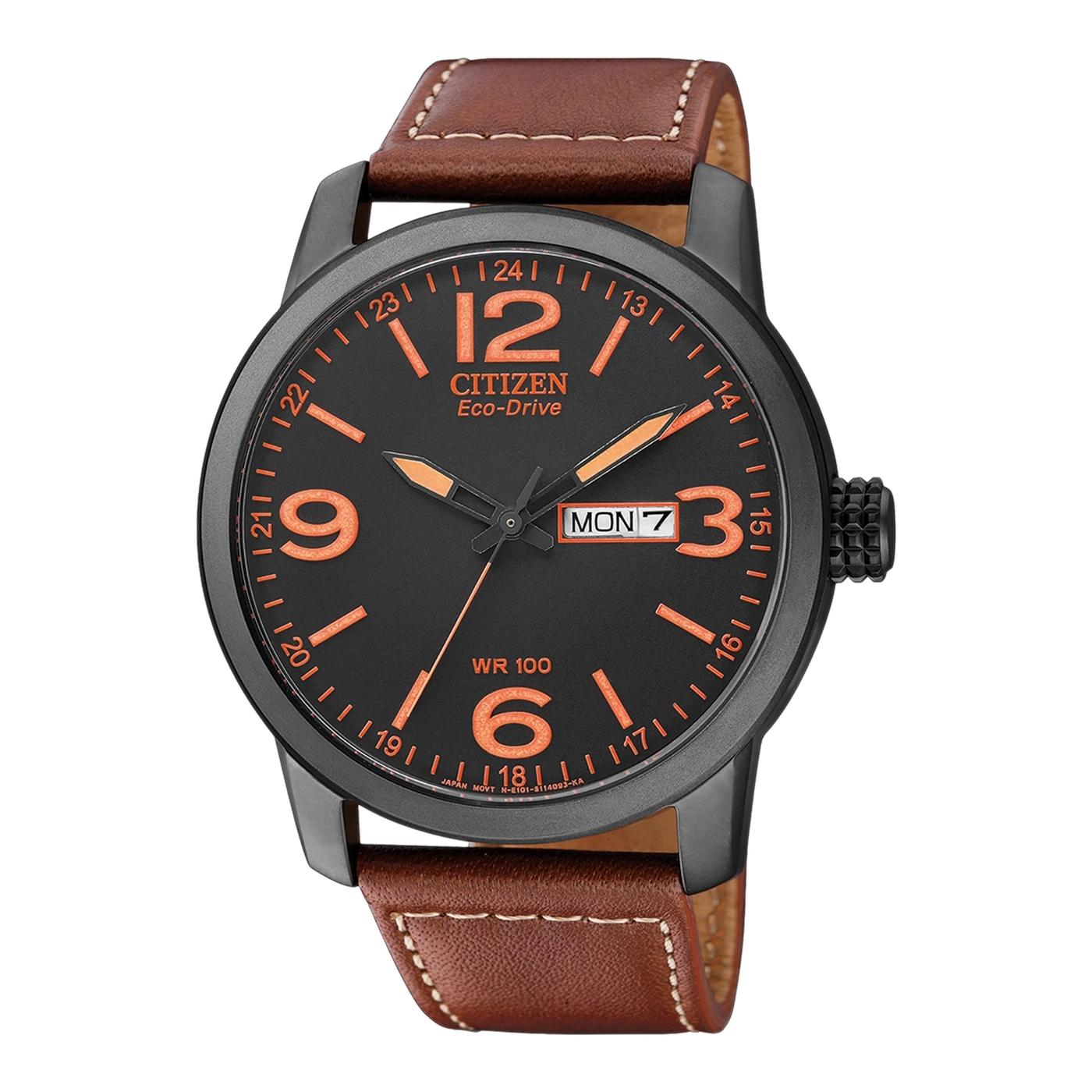 Citizen Eco-Drive horloge met zwarte wijzerplaat, oranje cijfers en bruine leren band.