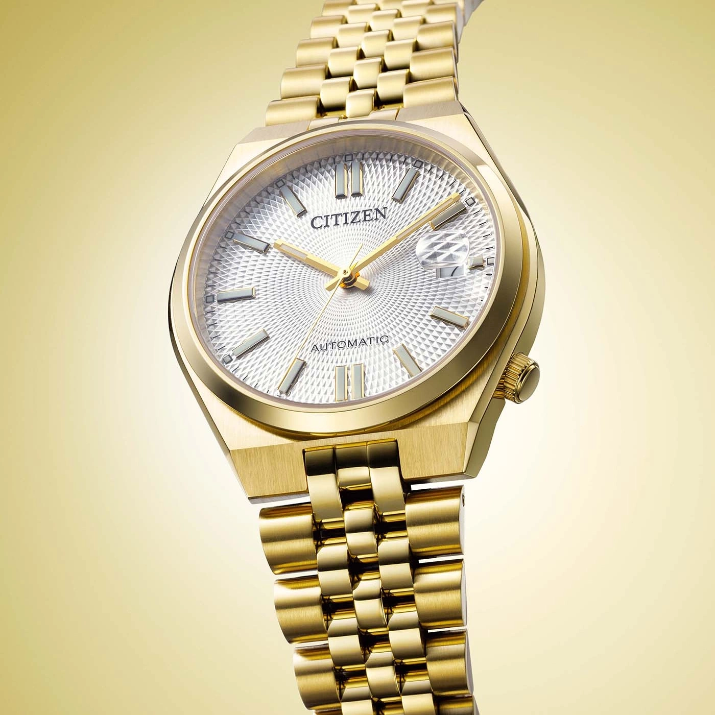 Close-up van een luxe gouden Citizen automatische horloge.