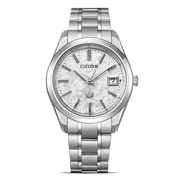 Citizen horloge met zilveren band en een witte, getextureerde wijzerplaat.