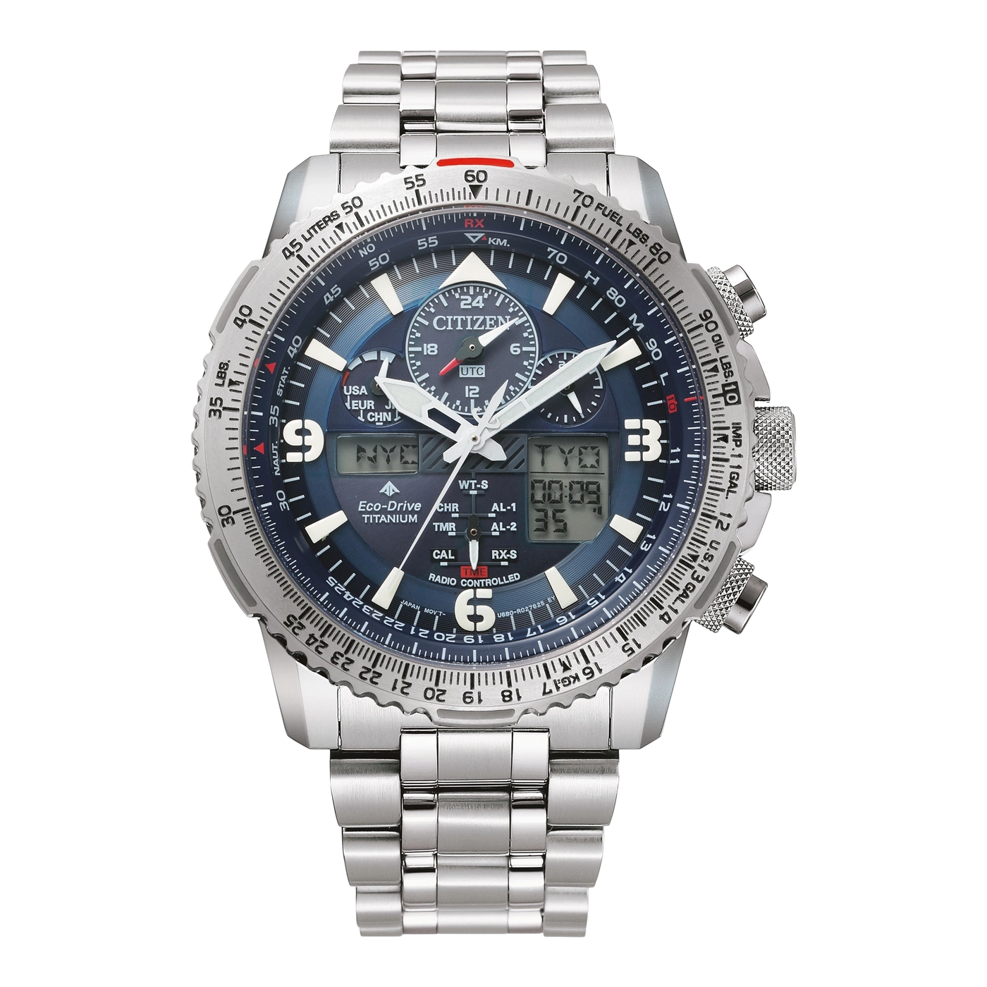 Citizen horloge met blauwe wijzerplaat, titanium, radiogestuurd en digitale tijdweergave.