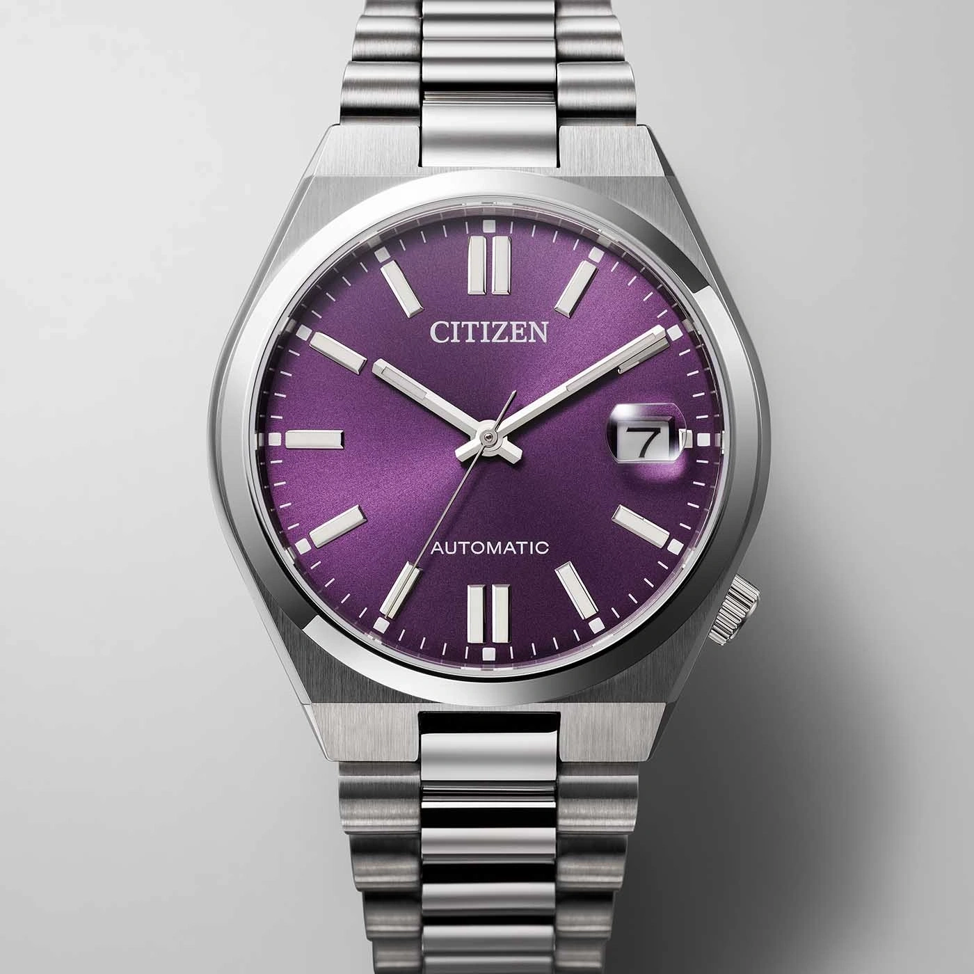 Citizen horloge met paarse wijzerplaat en zilveren band, automatisch.