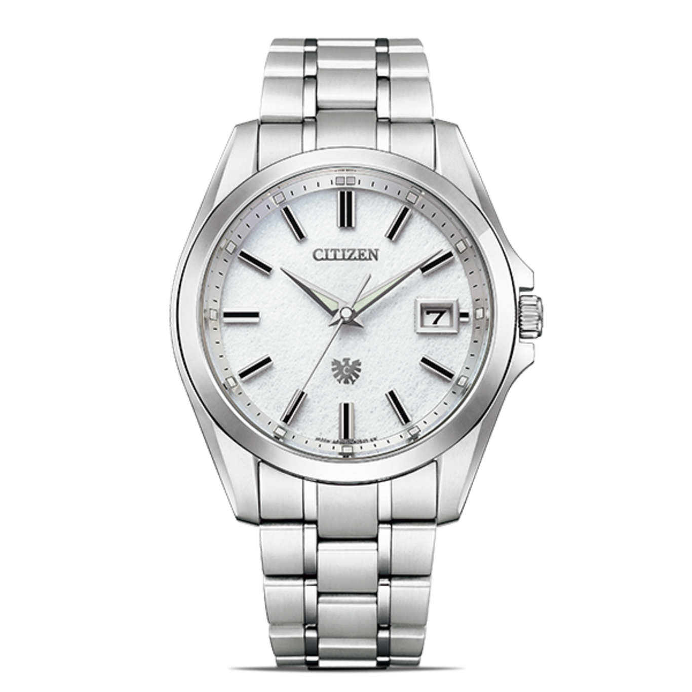 Zilveren Citizen horloge met witte wijzerplaat en datumweergave op witte achtergrond.