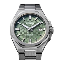 Close-up van een groene Citizen Series 8 automatische horloge.