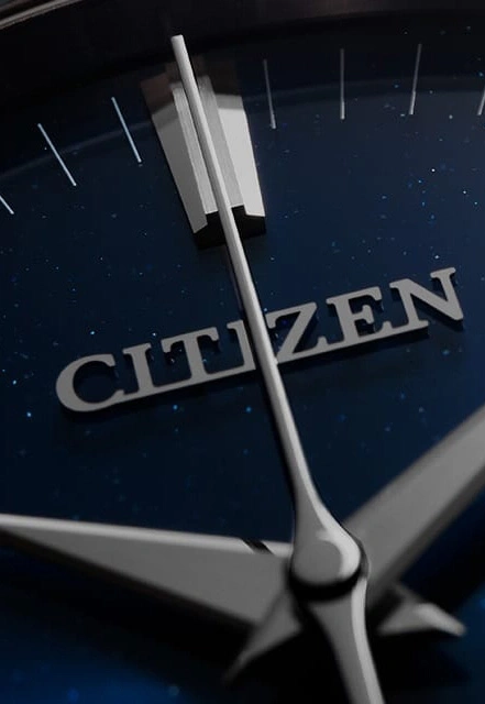 Close-up van een Citizen horlogekast met wijzers en de merknaam.