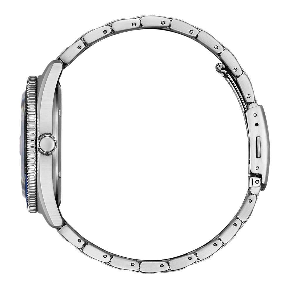 Zilveren horloge met blauwe wijzerplaat en metalen band, zijaanzicht.