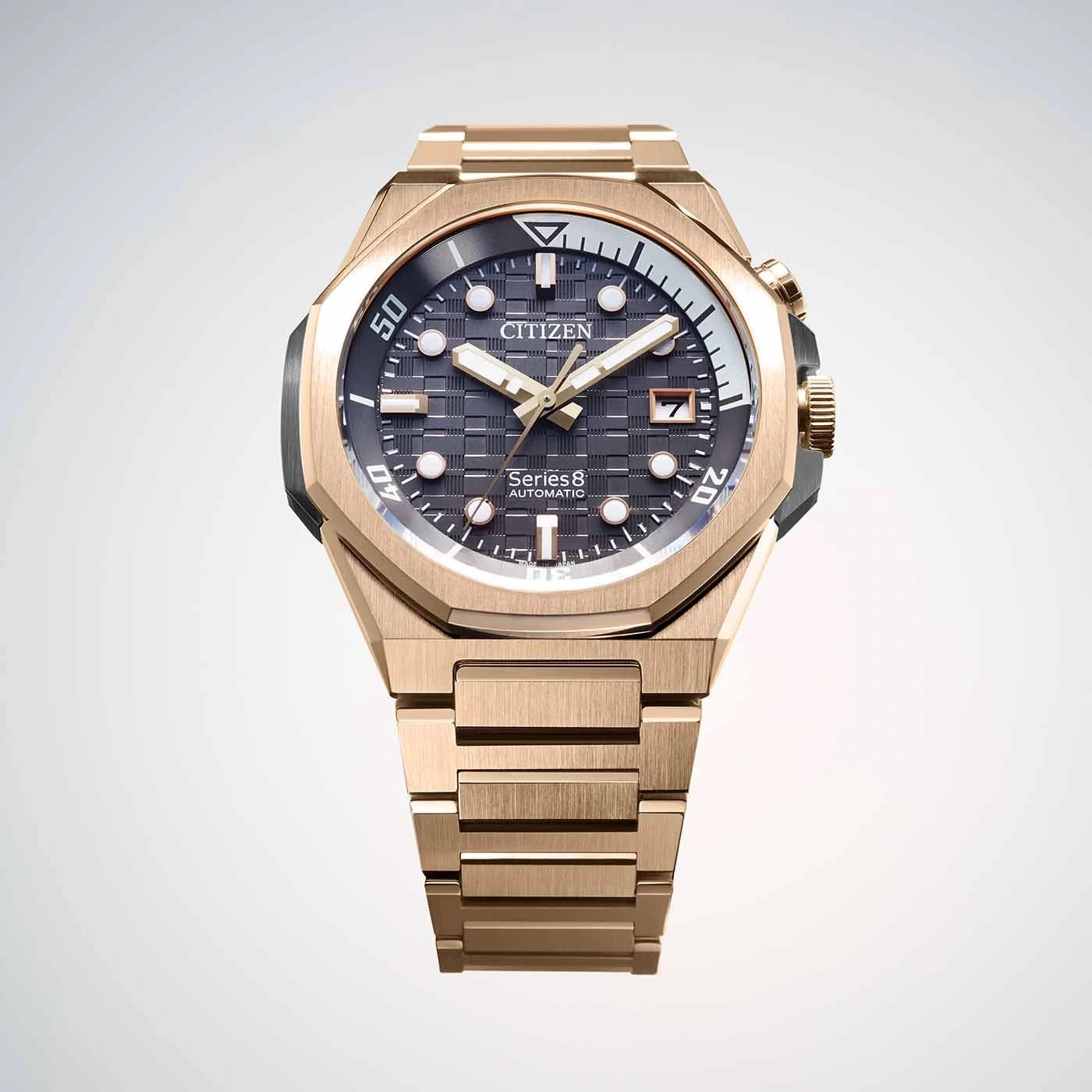 Citizen Series 8 automatisch horloge met gouden kast en armband