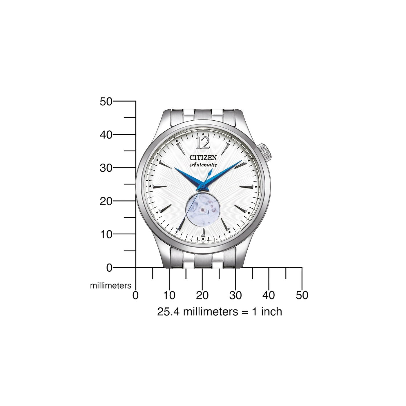 Citizen automatisch horloge met een witte wijzerplaat en blauwe wijzers, met een millimeterschaal.