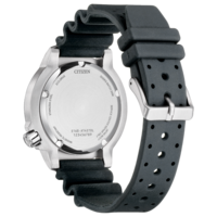 Citizen duikhorloge met zwarte rubberen band, toont details achterkant kast.