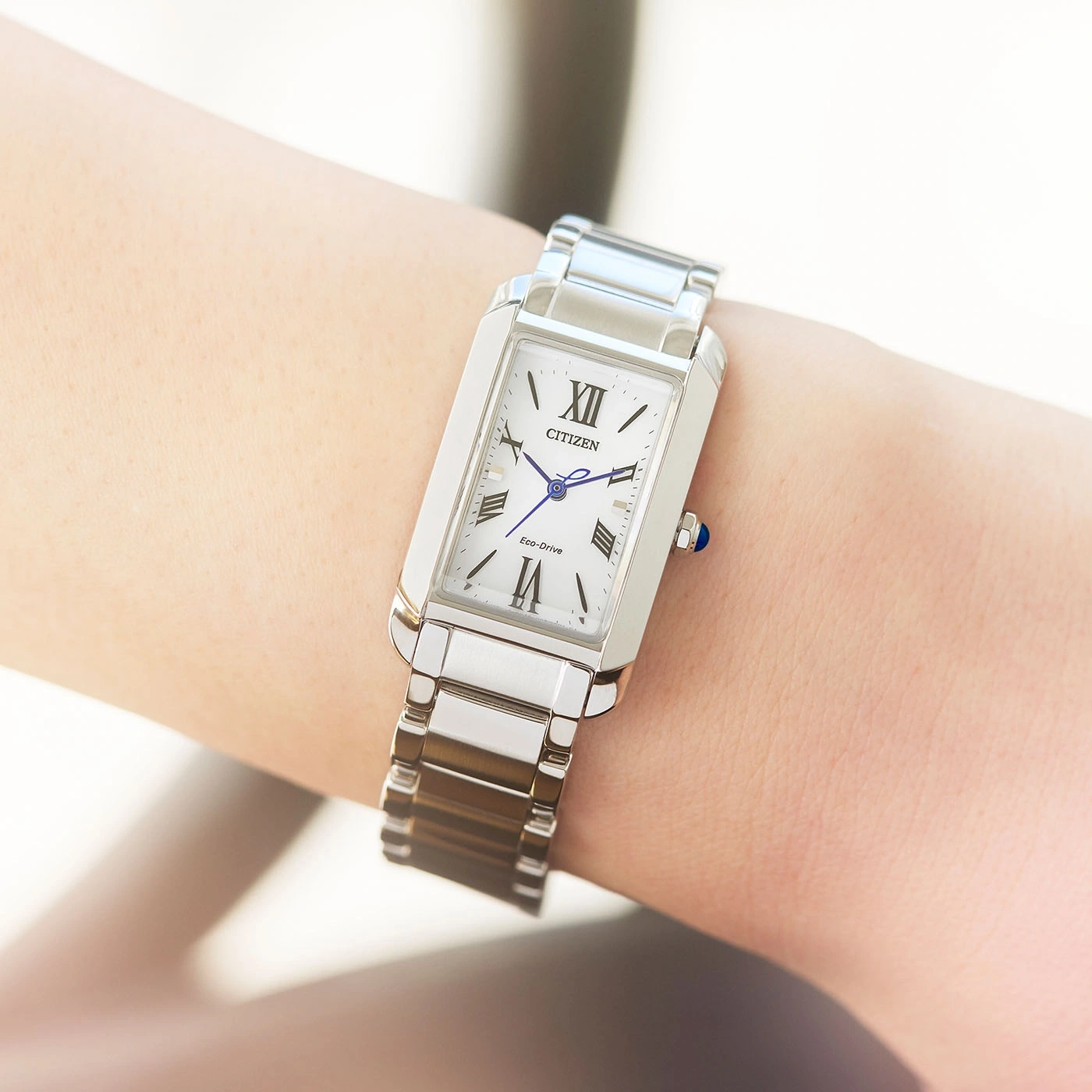 Citizen horloge om de pols, zilver, witte wijzerplaat, Romeinse cijfers, Eco-Drive, elegant design